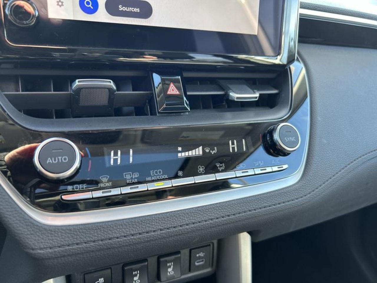 2024 Toyota Corolla Cross XLE Photo