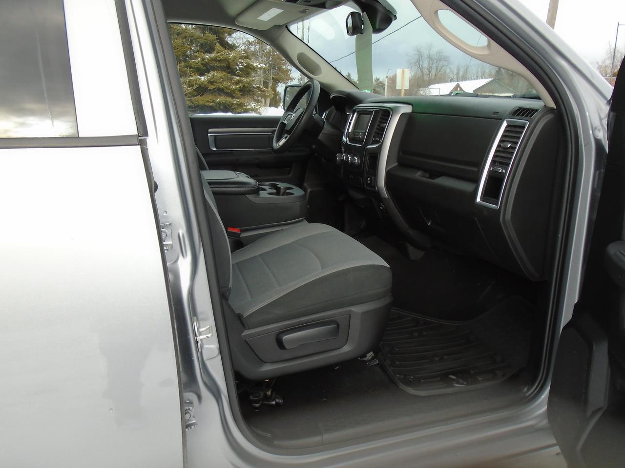 2023 RAM 1500 Classic SLT CREW HEMI 4X4 Photo