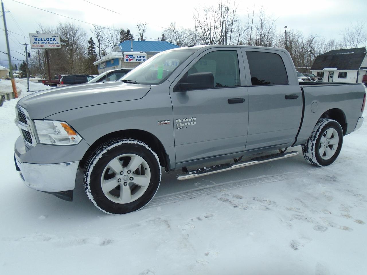 2023 RAM 1500 Classic SLT CREW HEMI 4X4 Photo