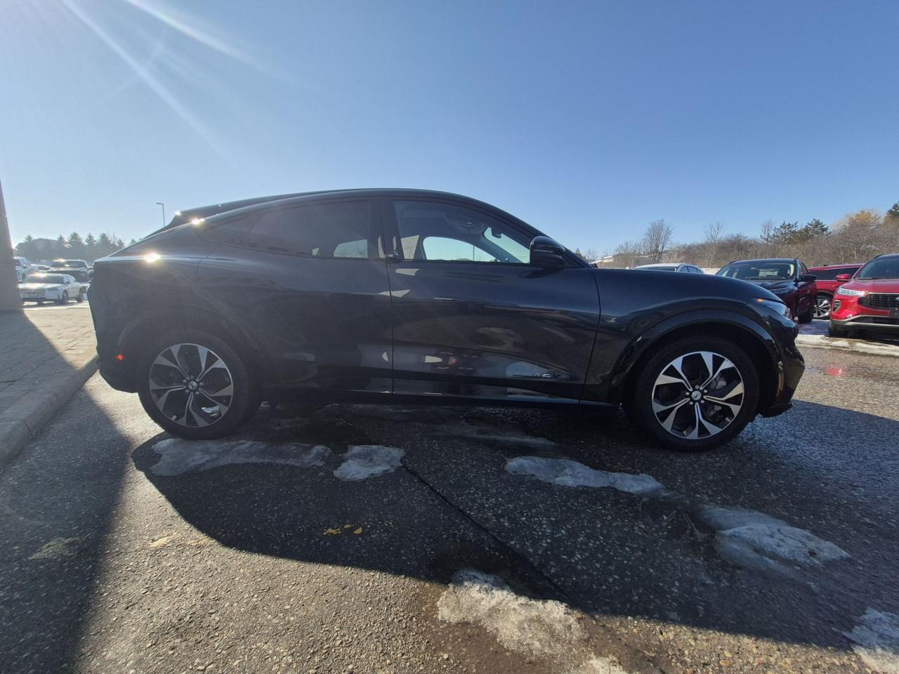 2021 Ford Mustang Mach-E PREMIUM, EXTENDED RANGE BATTERY, 15.5" SCREEN! Photo2