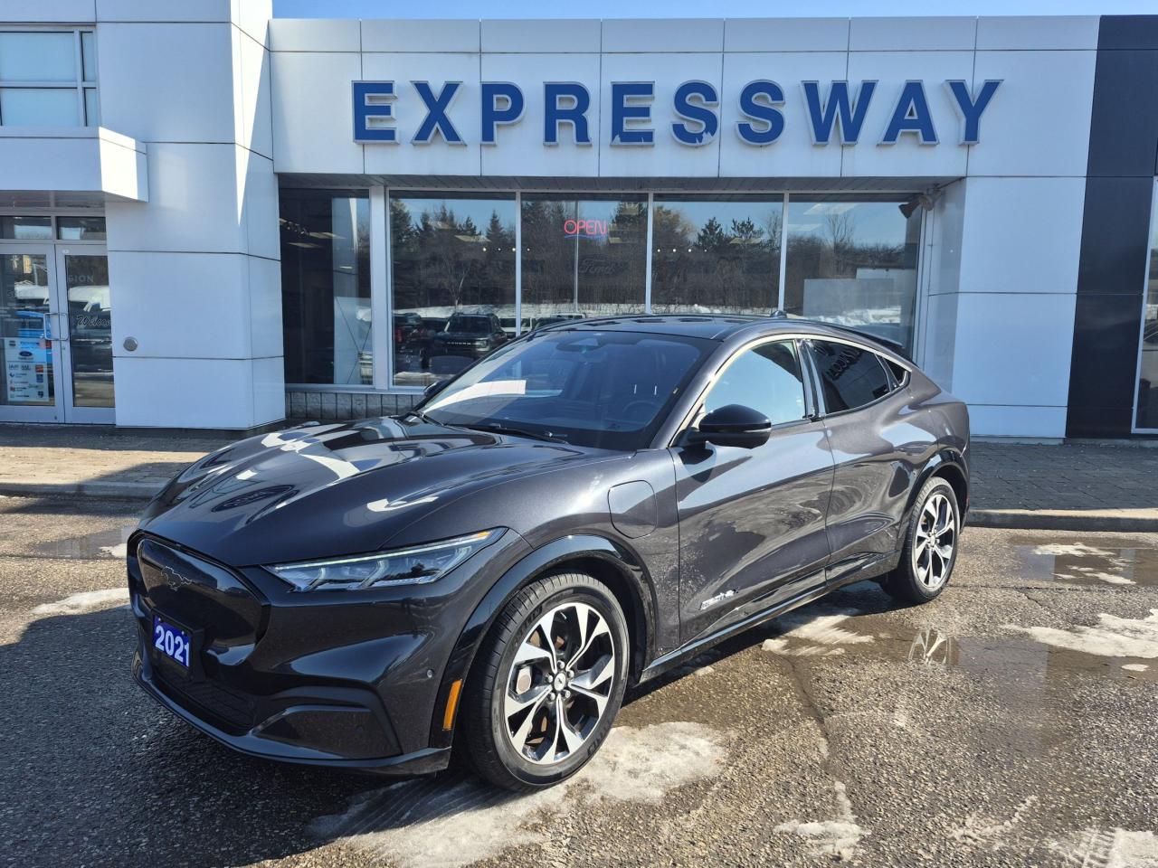 2021 Ford Mustang Mach-E PREMIUM, EXTENDED RANGE BATTERY, 15.5" SCREEN! Photo