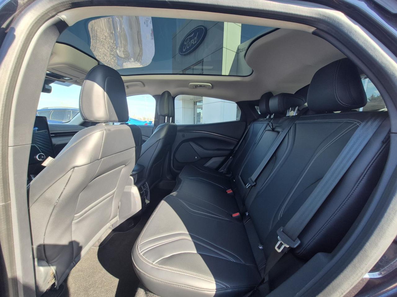 2021 Ford Mustang Mach-E PREMIUM, EXTENDED RANGE BATTERY, 15.5" SCREEN! Photo