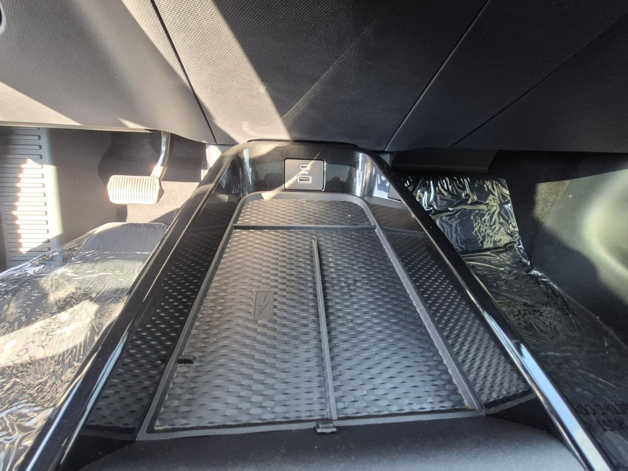 2021 Ford Mustang Mach-E PREMIUM, EXTENDED RANGE BATTERY, 15.5" SCREEN! Photo