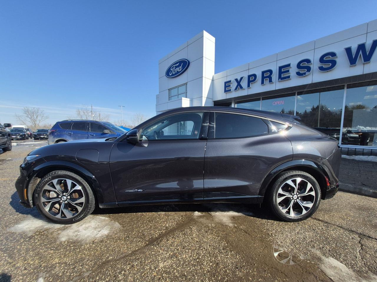 2021 Ford Mustang Mach-E PREMIUM, EXTENDED RANGE BATTERY, 15.5" SCREEN! Photo