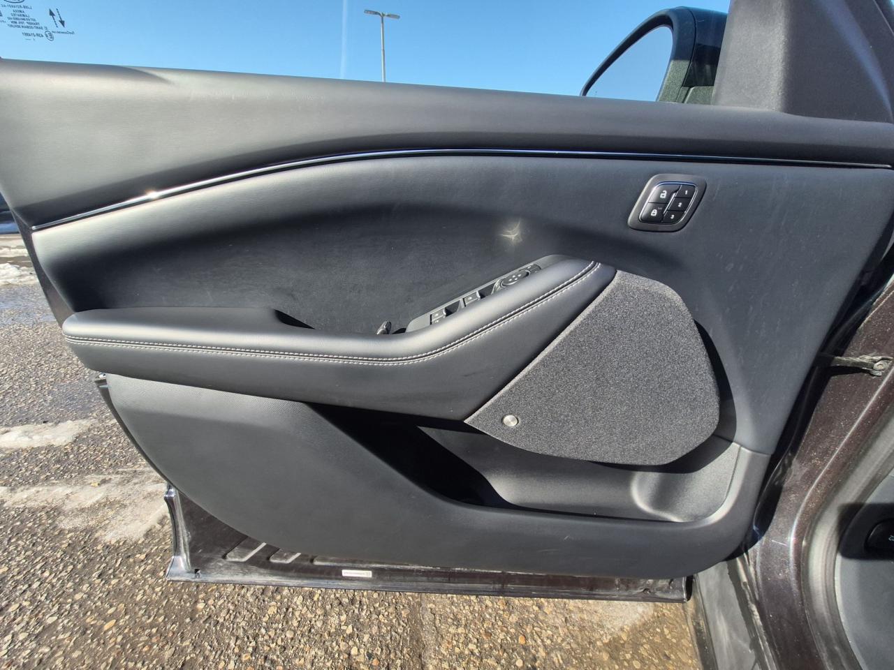 2021 Ford Mustang Mach-E PREMIUM, EXTENDED RANGE BATTERY, 15.5" SCREEN! Photo