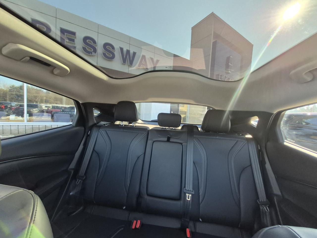 2021 Ford Mustang Mach-E PREMIUM, EXTENDED RANGE BATTERY, 15.5" SCREEN! Photo