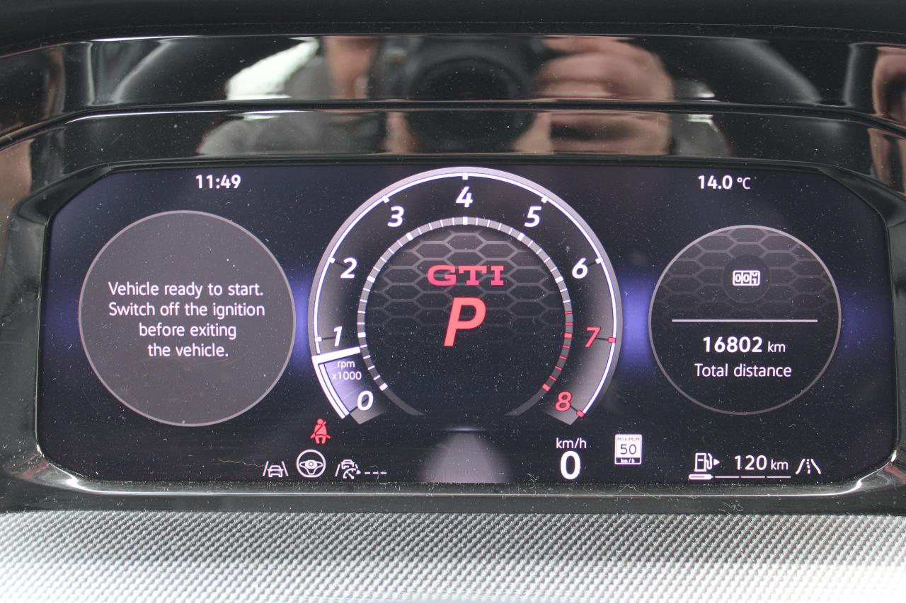 2025 Volkswagen Golf GTI 2.0 TSI 271 HP Photo