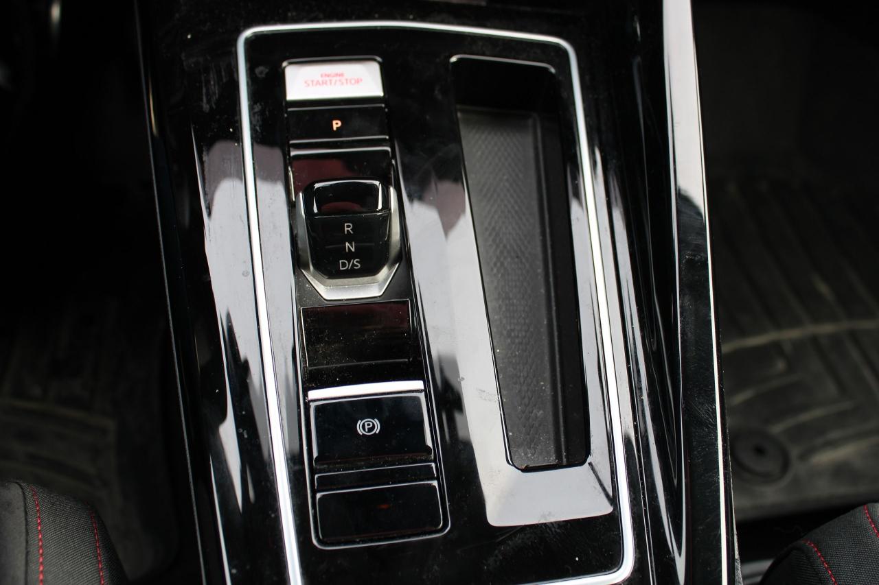 2025 Volkswagen Golf GTI 2.0 TSI 271 HP Photo