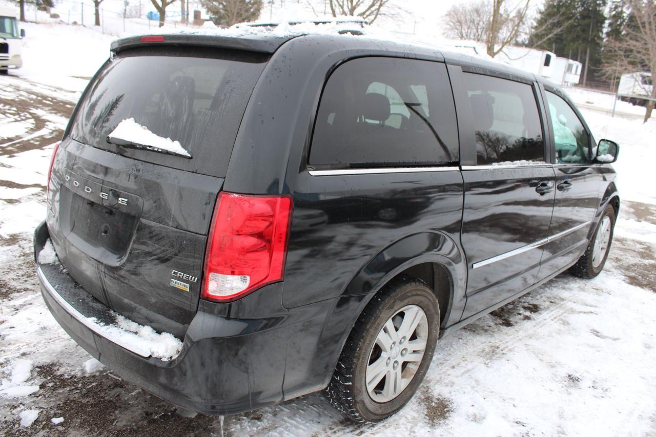 2017 Dodge Grand Caravan Crew Plus Photo2