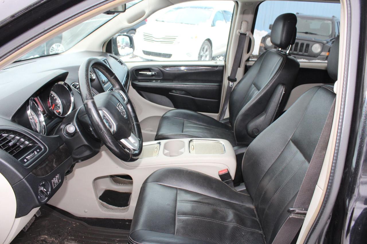 2017 Dodge Grand Caravan Crew Plus Photo4