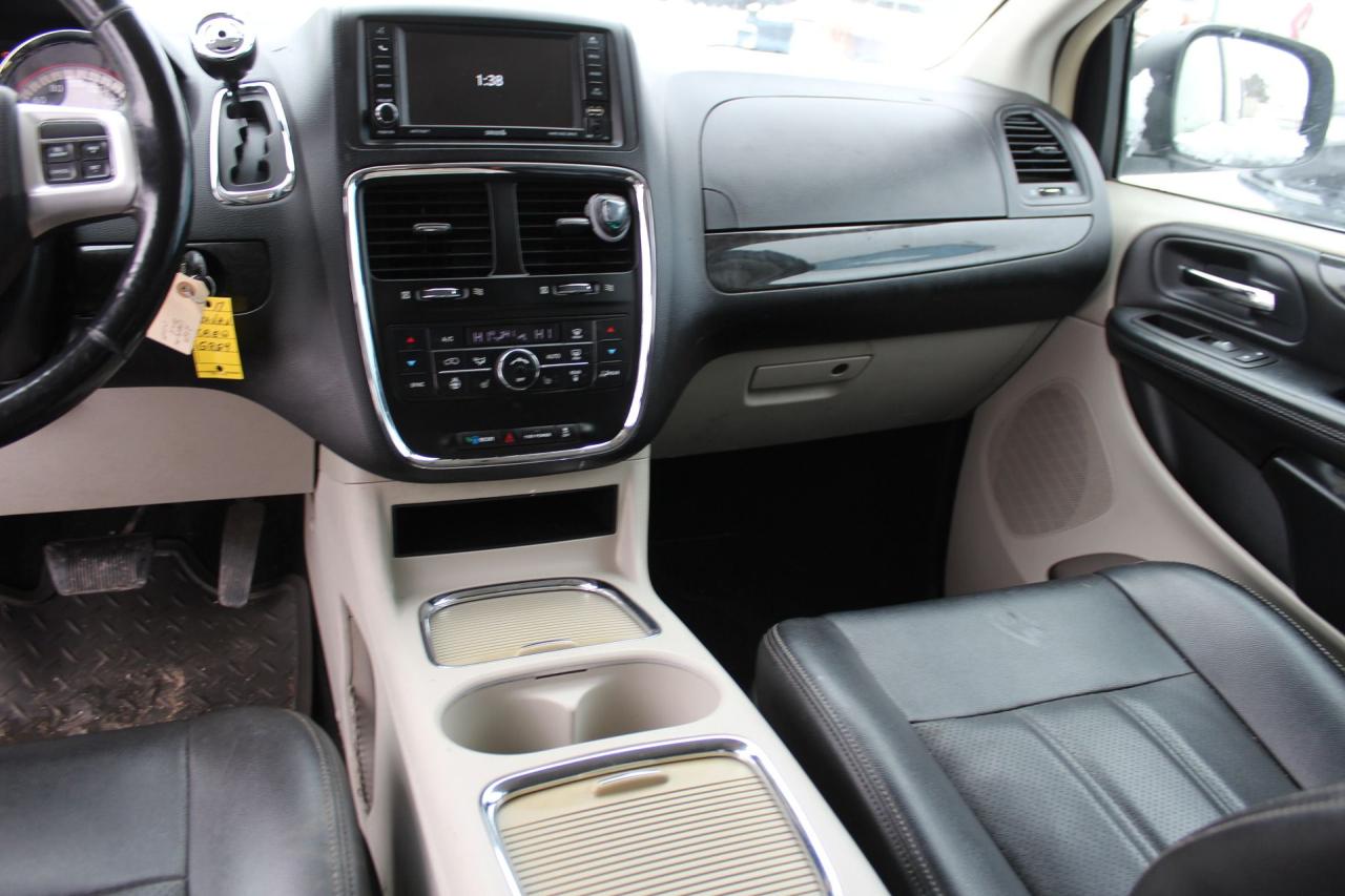 2017 Dodge Grand Caravan Crew Plus Photo