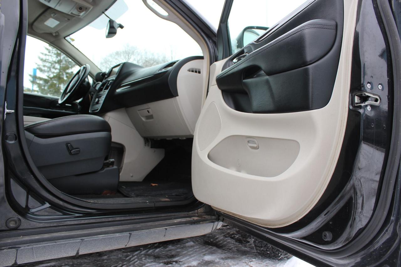 2017 Dodge Grand Caravan Crew Plus Photo