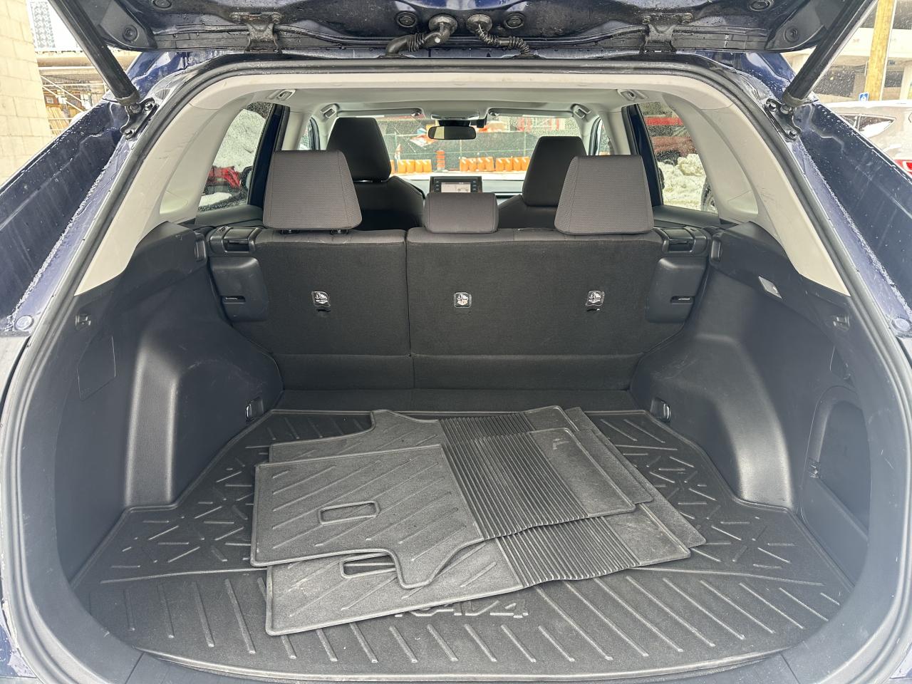 2019 Toyota RAV4 AWD Hybrid XLE Photo