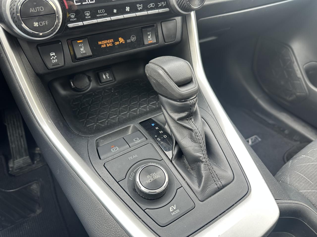 2019 Toyota RAV4 AWD Hybrid XLE Photo