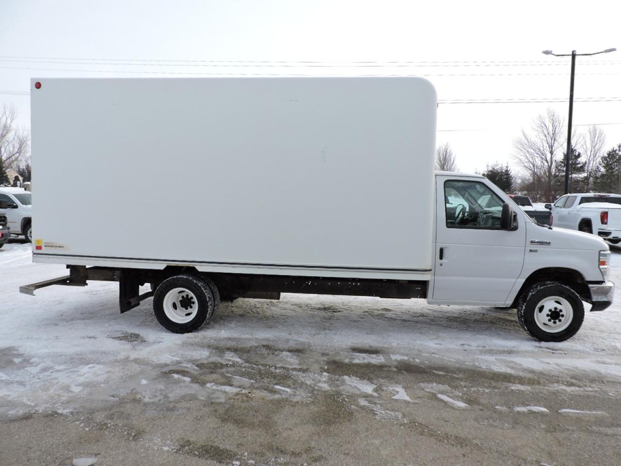 2016 Ford Econoline E-450 5.4L New Tires& Brakes New Rear Door 107000K Photo3