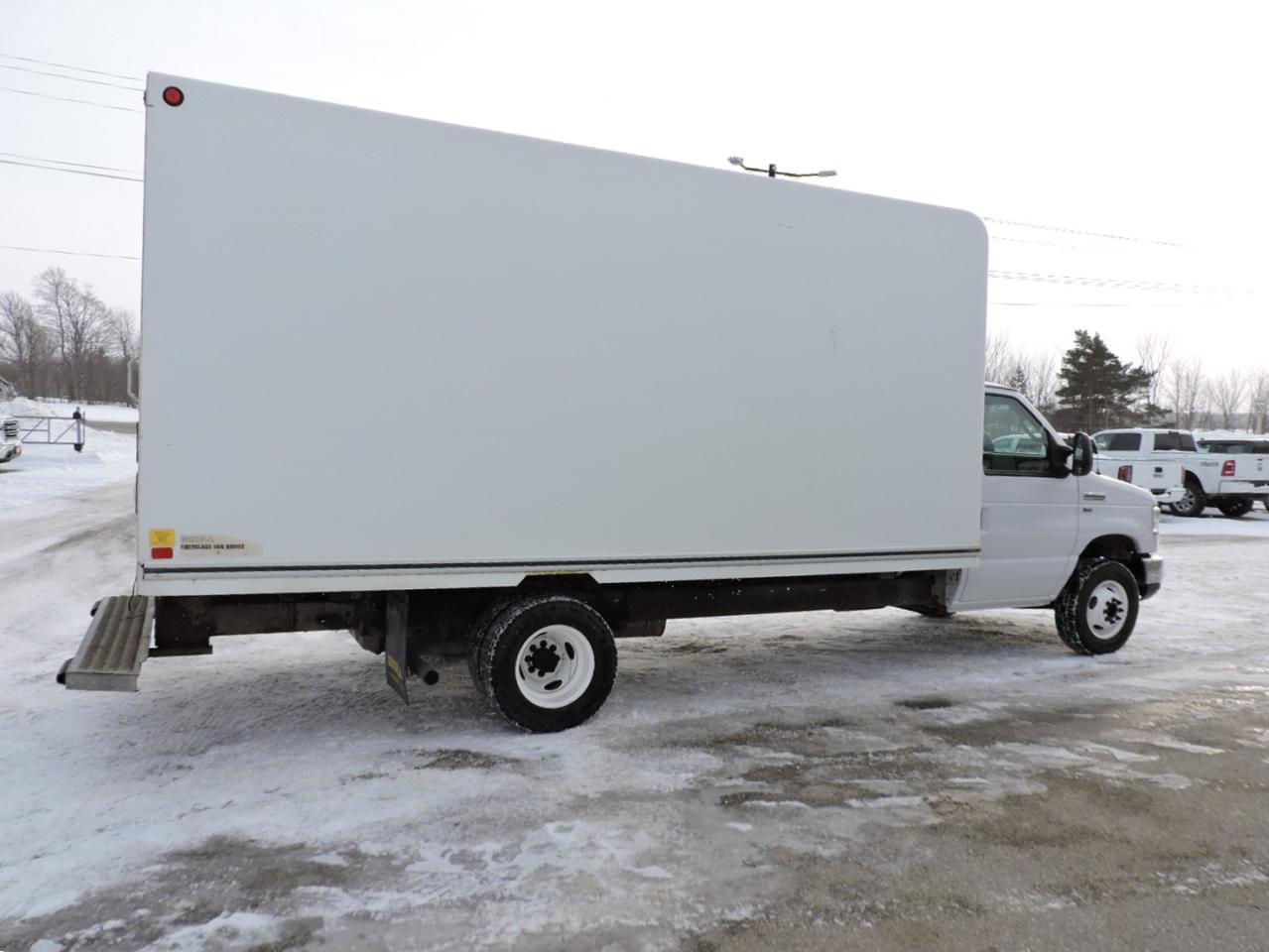 2016 Ford Econoline E-450 5.4L New Tires& Brakes New Rear Door 107000K Photo4