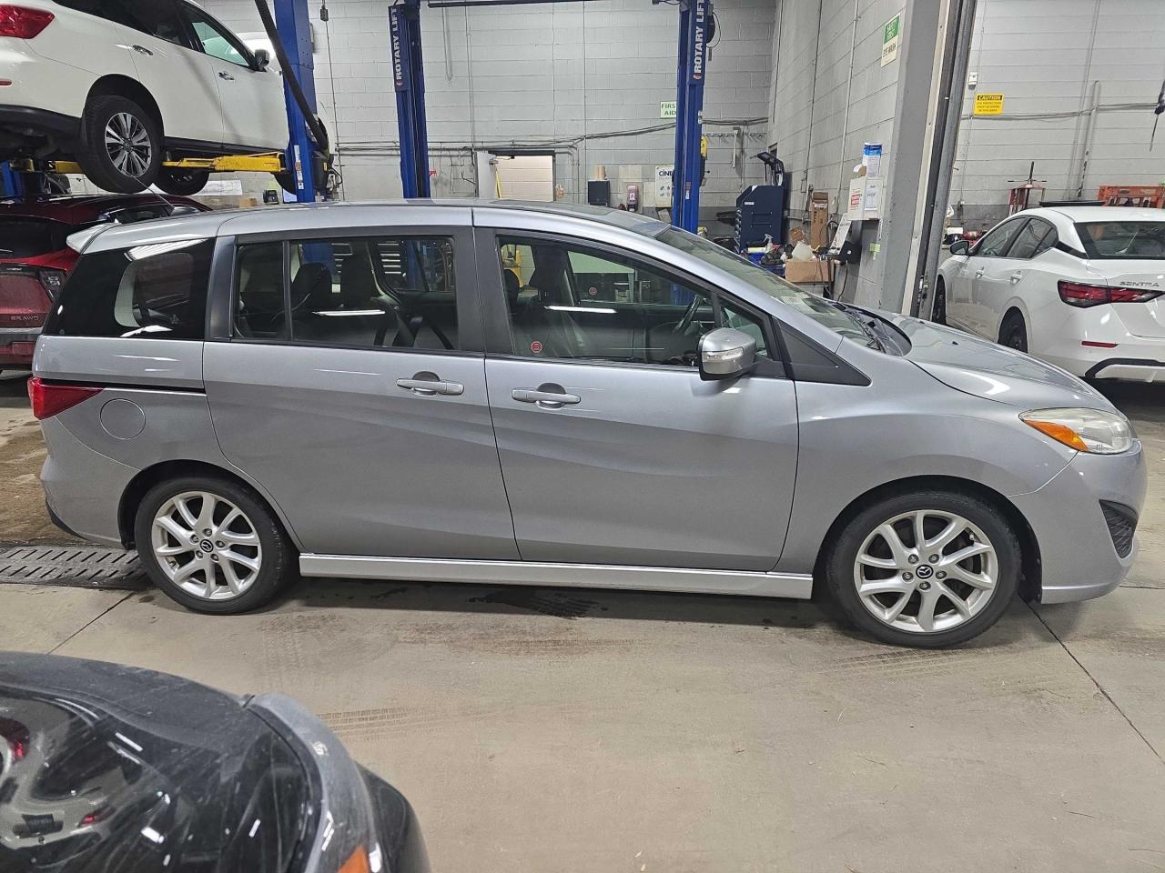 2017 Mazda MAZDA5 GT Accident Free | Leather Seats | Sunroof | Parking Sensors Photo2