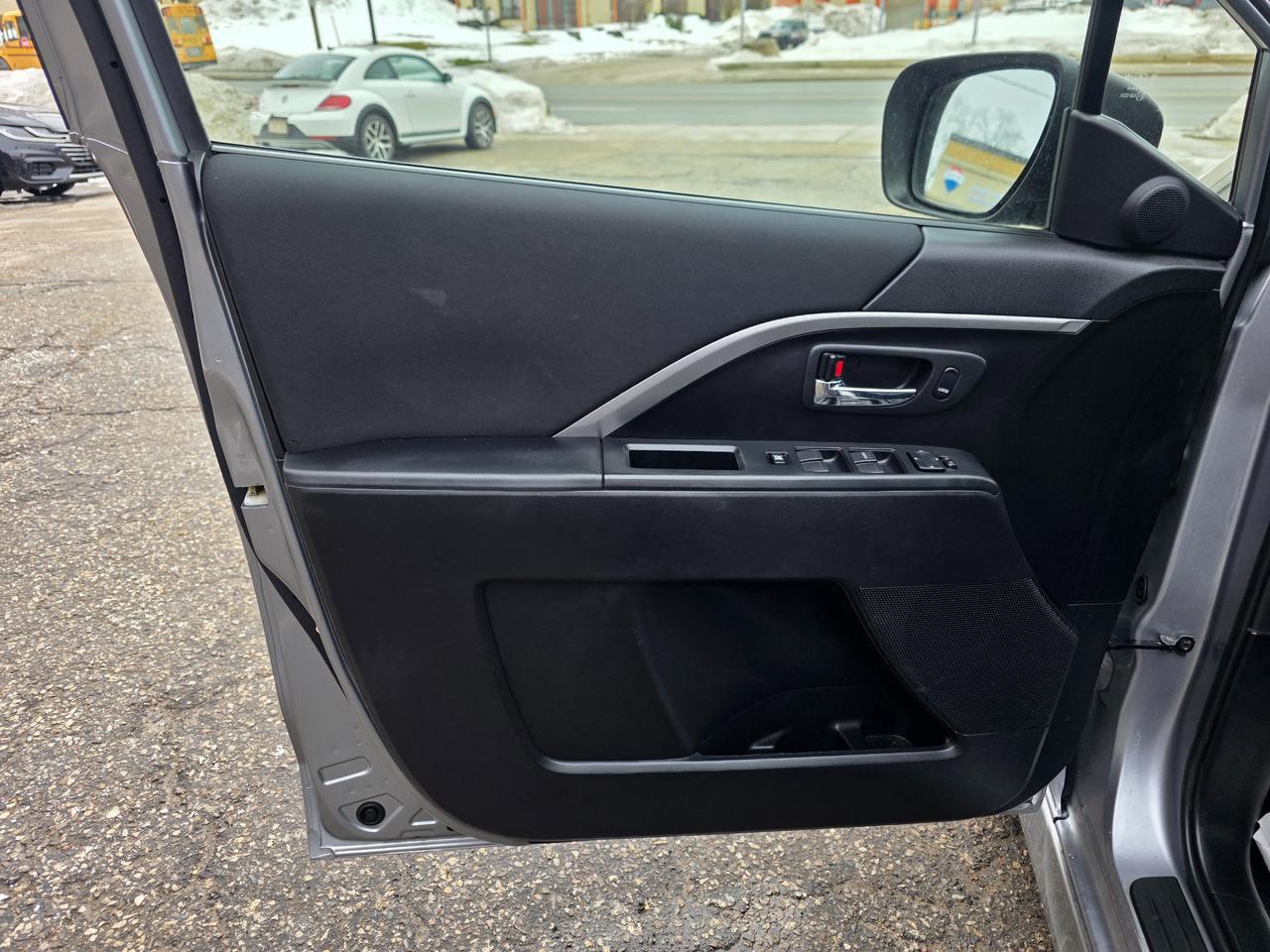 2017 Mazda MAZDA5 GT Accident Free | Leather Seats | Sunroof | Parking Sensors Photo