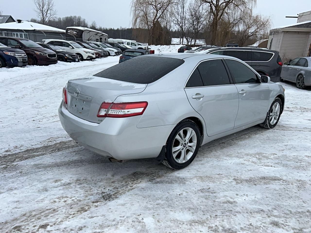 2011 Toyota Camry LE Photo3