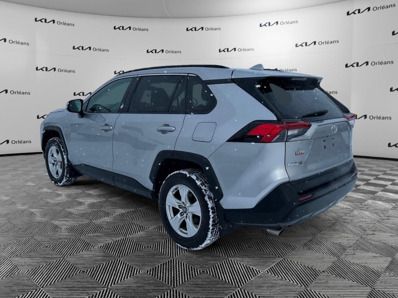 2019 Toyota RAV4 AWD LE Photo