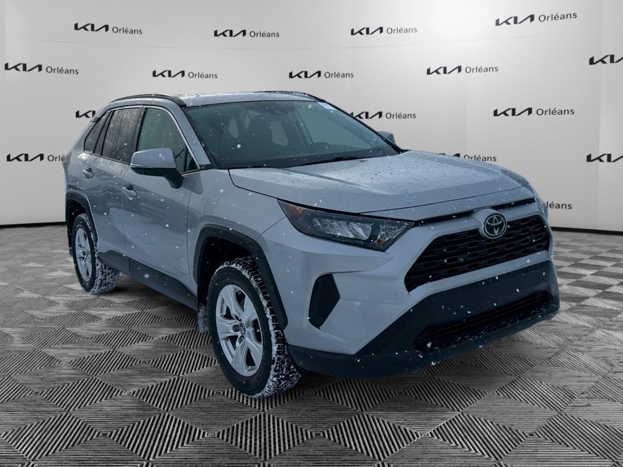 2019 Toyota RAV4 AWD LE Photo2