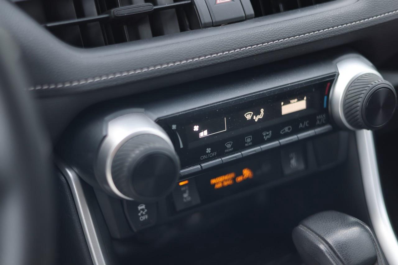 2019 Toyota RAV4 AWD LE Photo