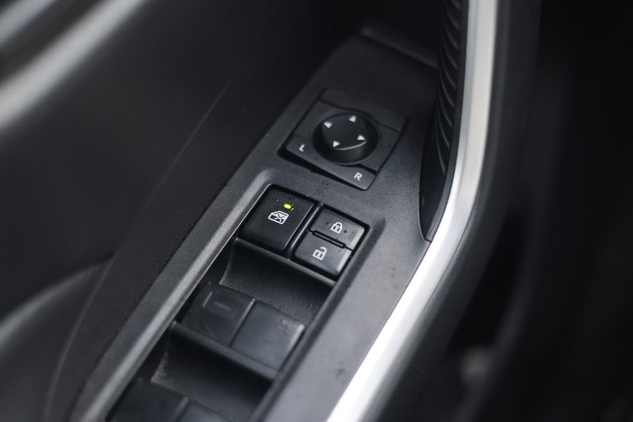 2019 Toyota RAV4 AWD LE Photo