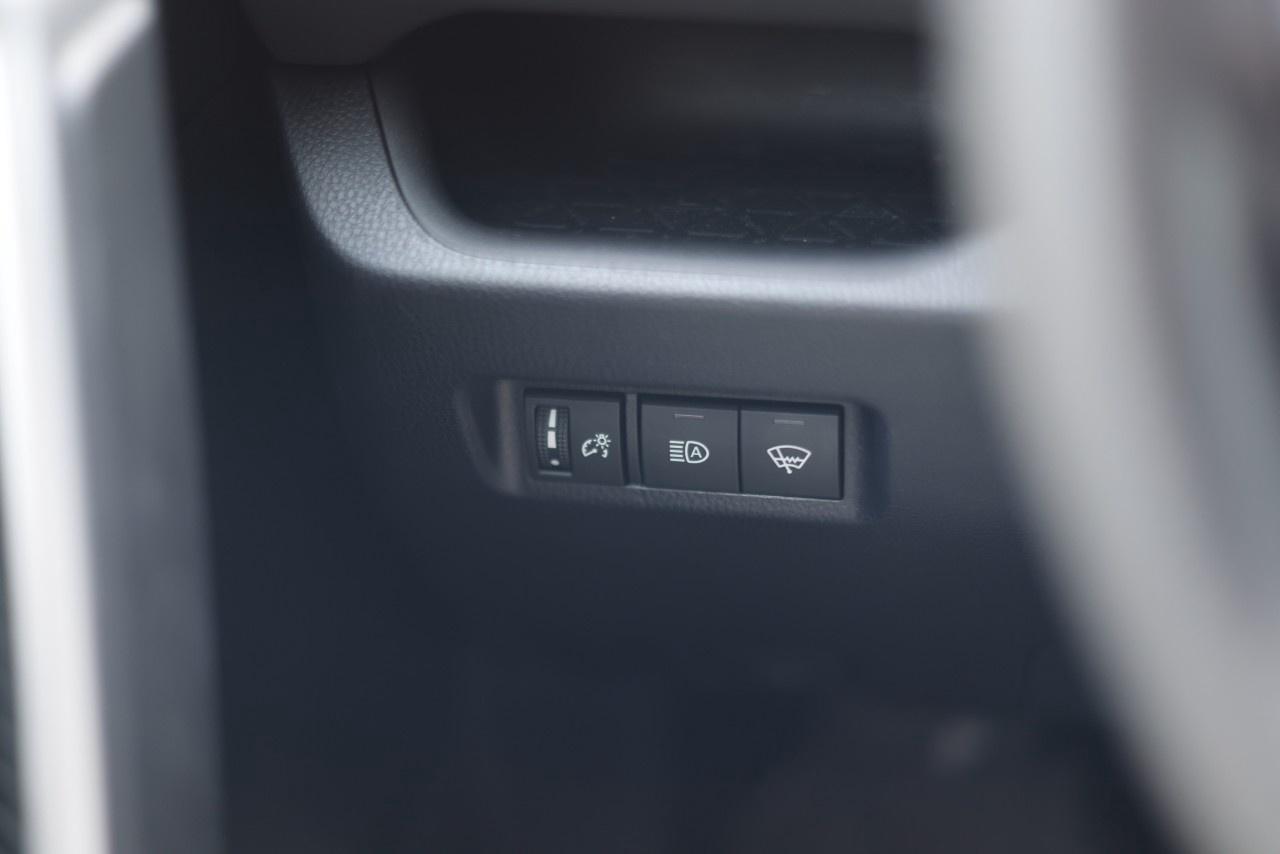 2019 Toyota RAV4 AWD LE Photo