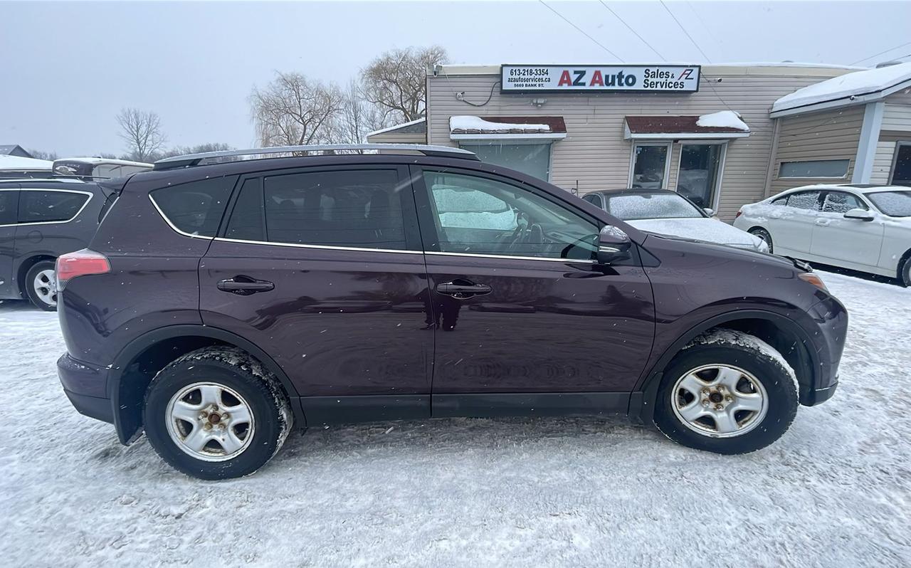 2017 Toyota RAV4 XLE Photo2