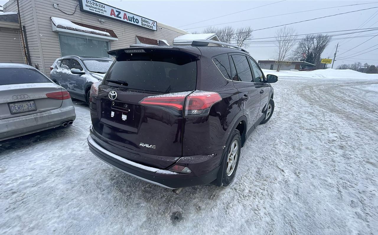 2017 Toyota RAV4 XLE Photo3