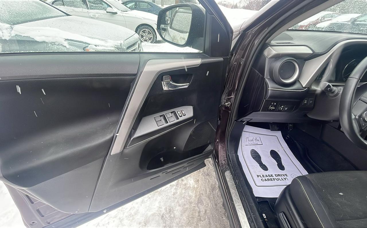 2017 Toyota RAV4 XLE Photo