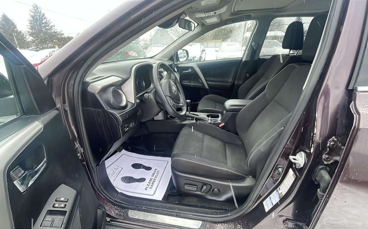 2017 Toyota RAV4 XLE Photo