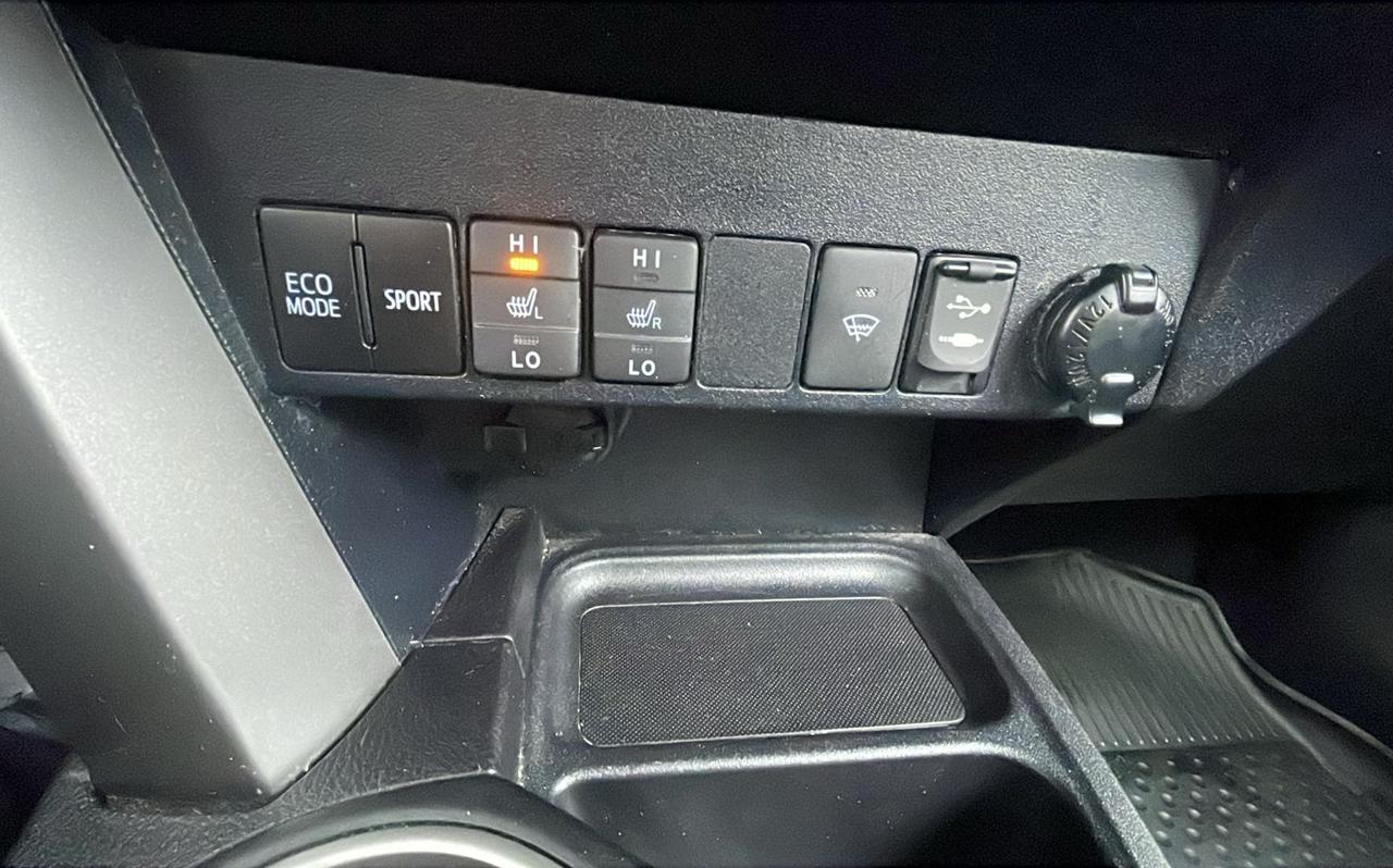 2017 Toyota RAV4 XLE Photo