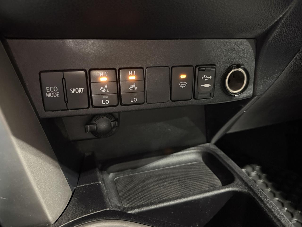 2016 Toyota RAV4 FWD 4dr LE - Photo #18