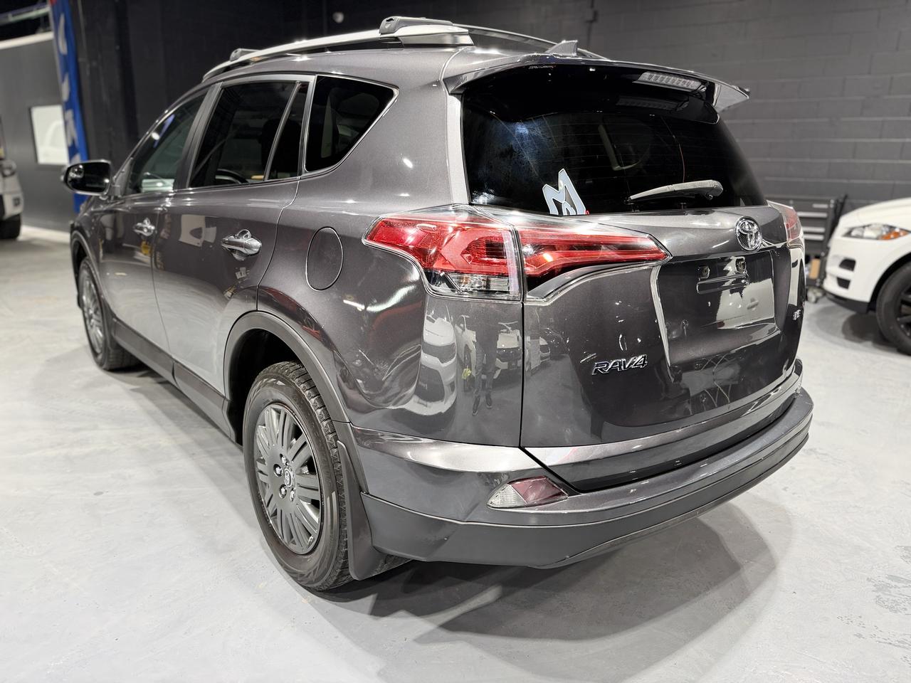 2016 Toyota RAV4 FWD 4dr LE - Photo #8