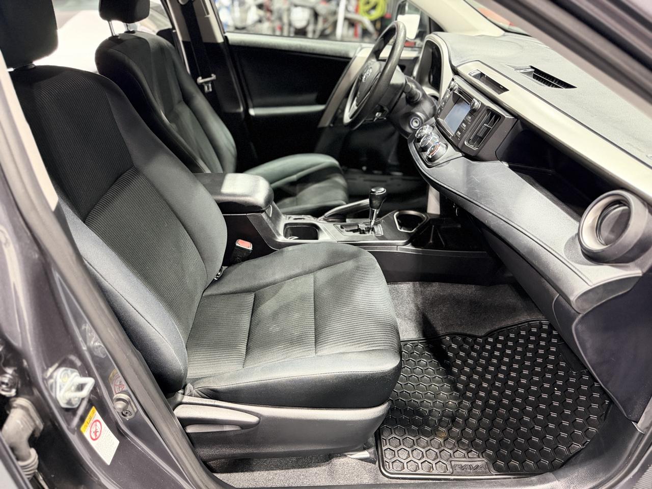 2016 Toyota RAV4 FWD 4dr LE - Photo #10