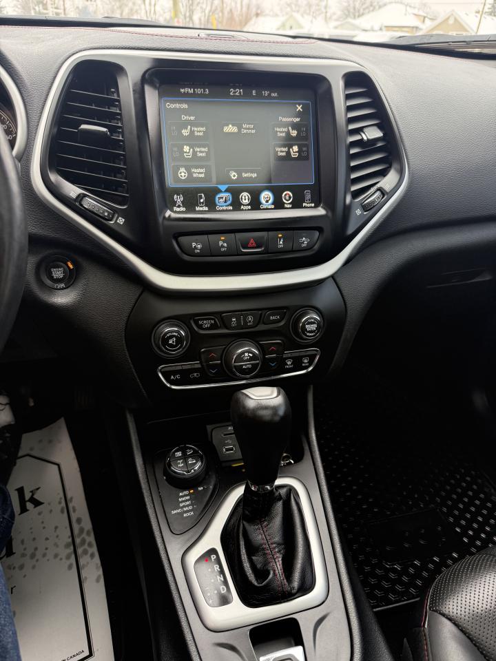 2018 Jeep Cherokee Trailhawk Leather Plus Photo