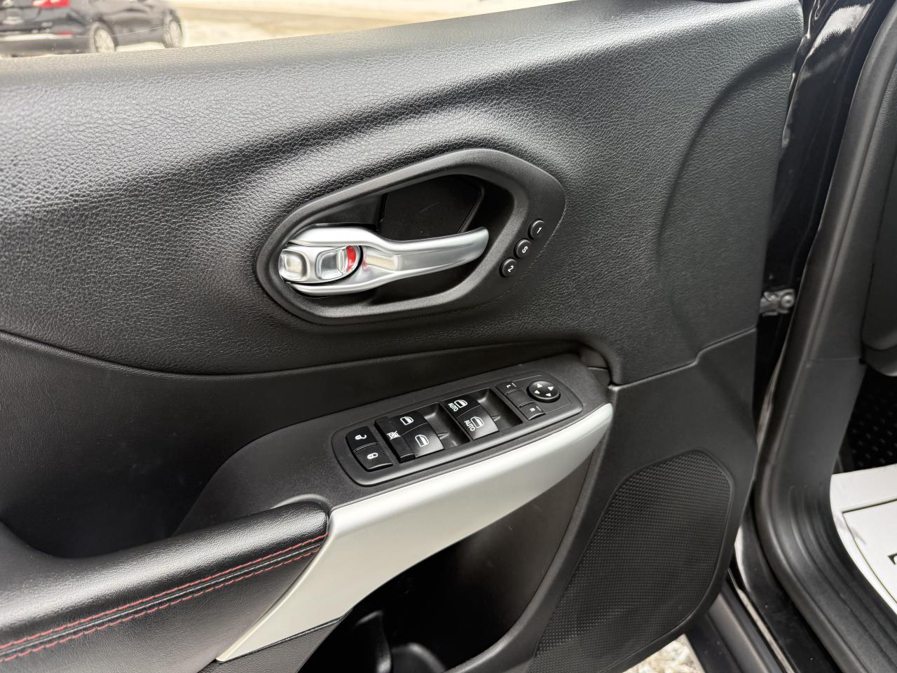 2018 Jeep Cherokee Trailhawk Leather Plus Photo