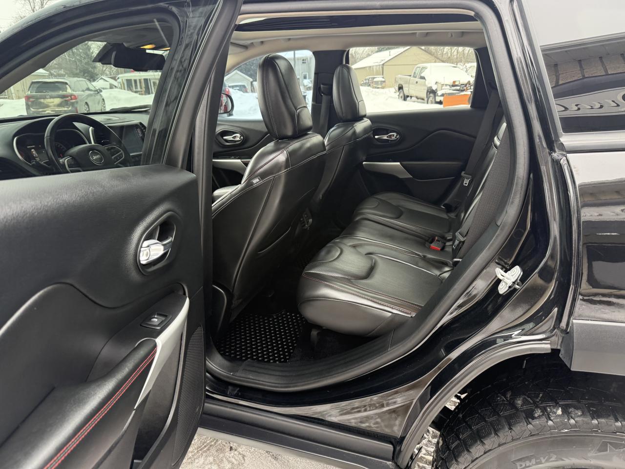 2018 Jeep Cherokee Trailhawk Leather Plus Photo