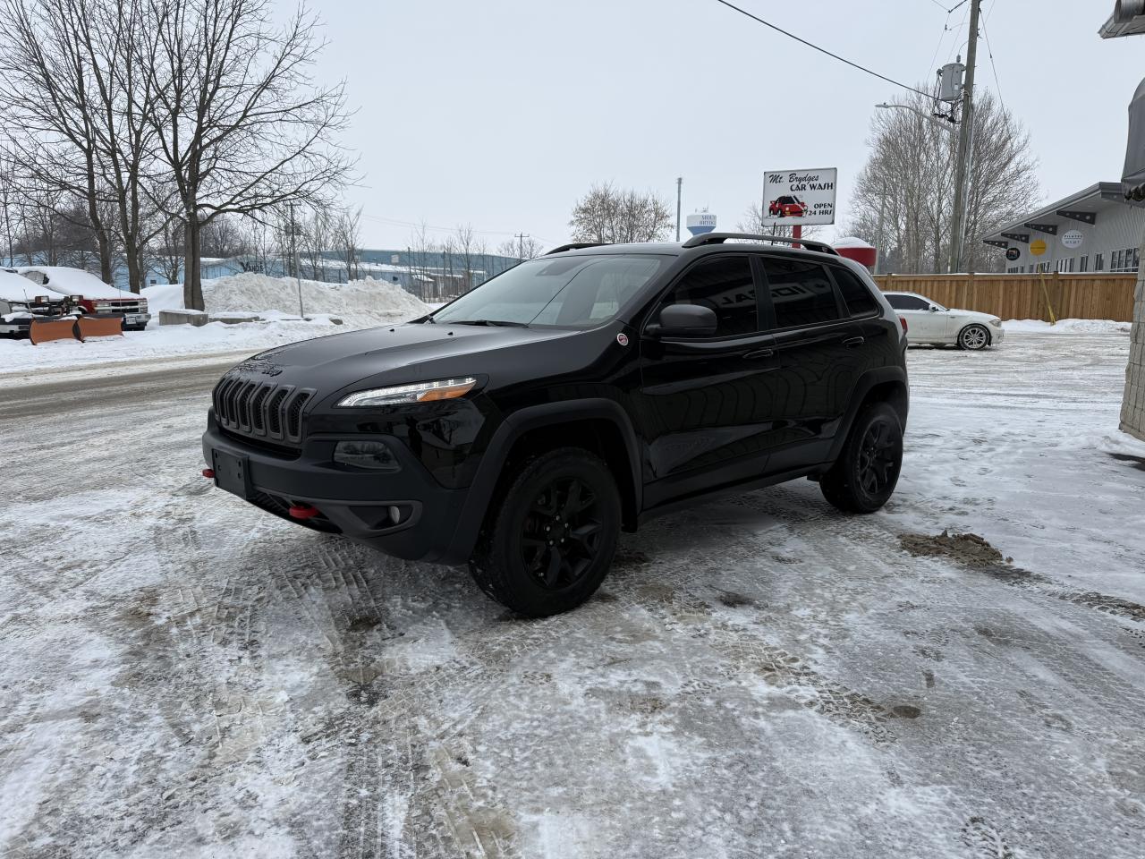 2018 Jeep Cherokee Trailhawk Leather Plus Photo2