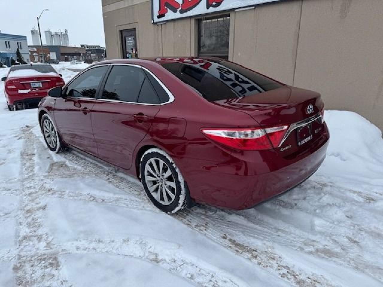 2015 Toyota Camry 4dr Sdn XLE Hybrid Photo