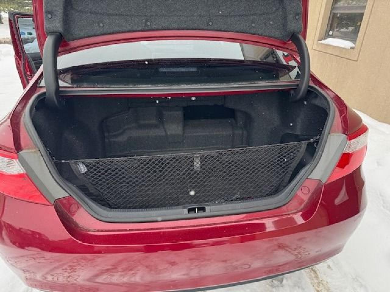 2015 Toyota Camry 4dr Sdn XLE Hybrid Photo