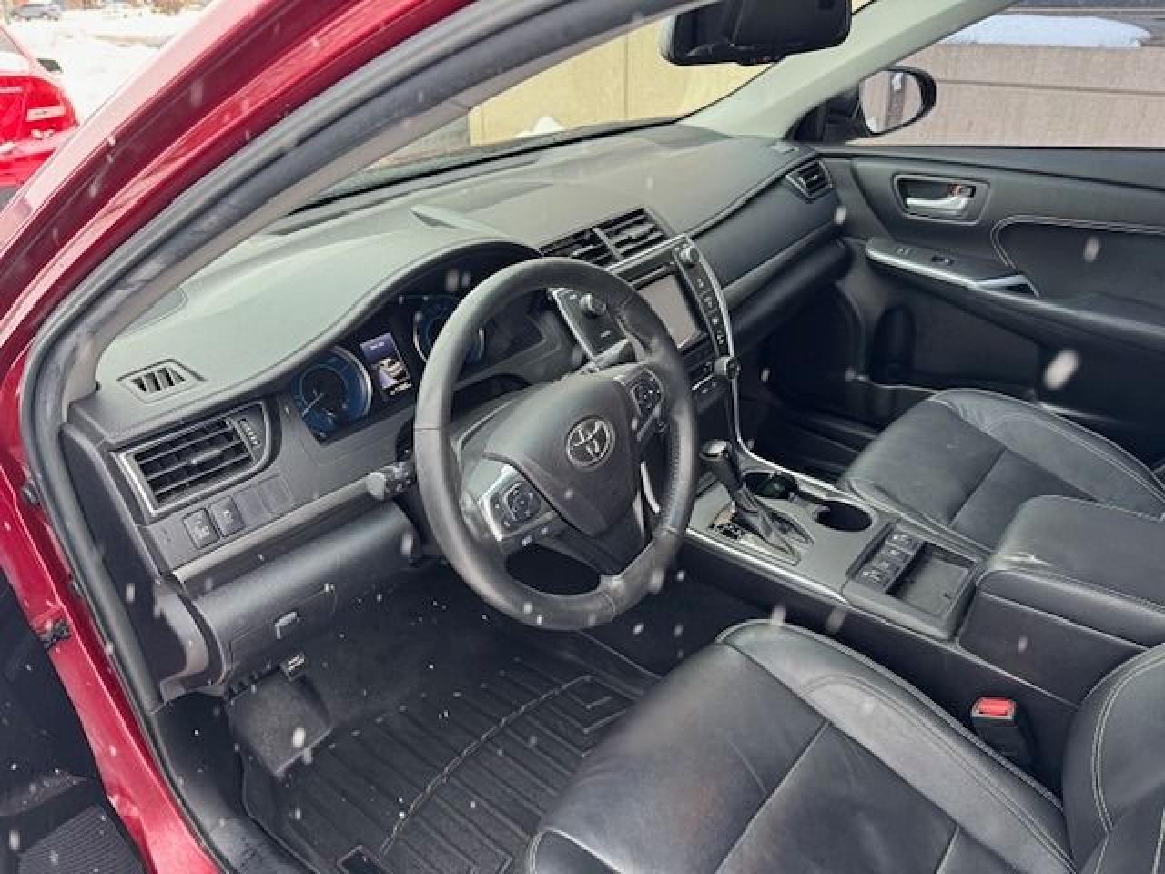 2015 Toyota Camry 4dr Sdn XLE Hybrid Photo