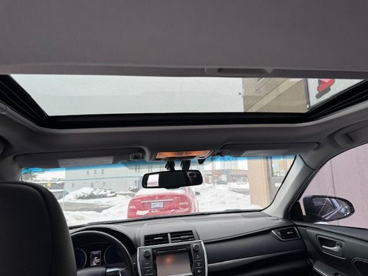 2015 Toyota Camry 4dr Sdn XLE Hybrid Photo