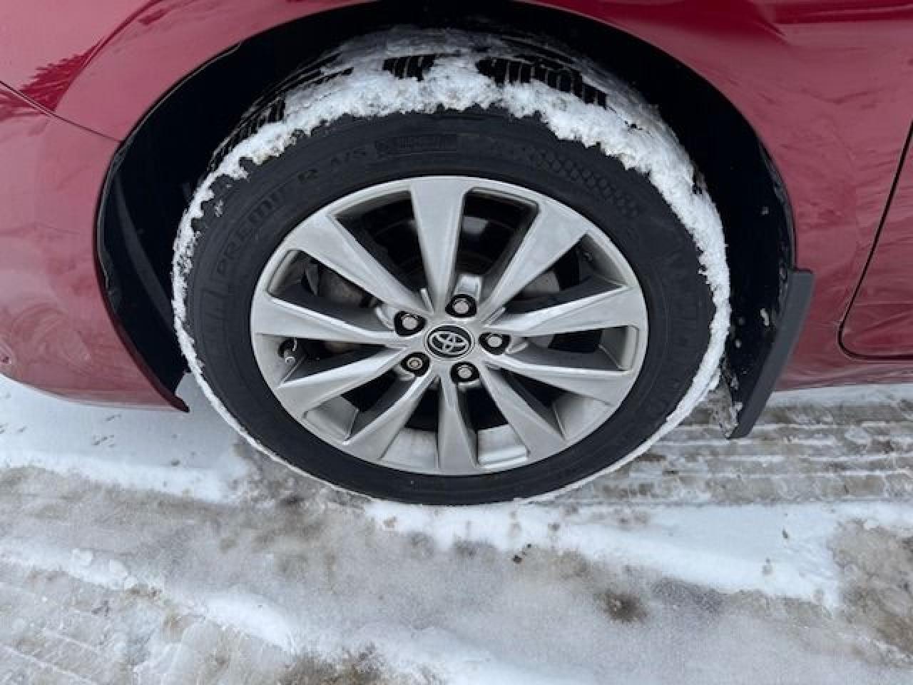 2015 Toyota Camry 4dr Sdn XLE Hybrid Photo