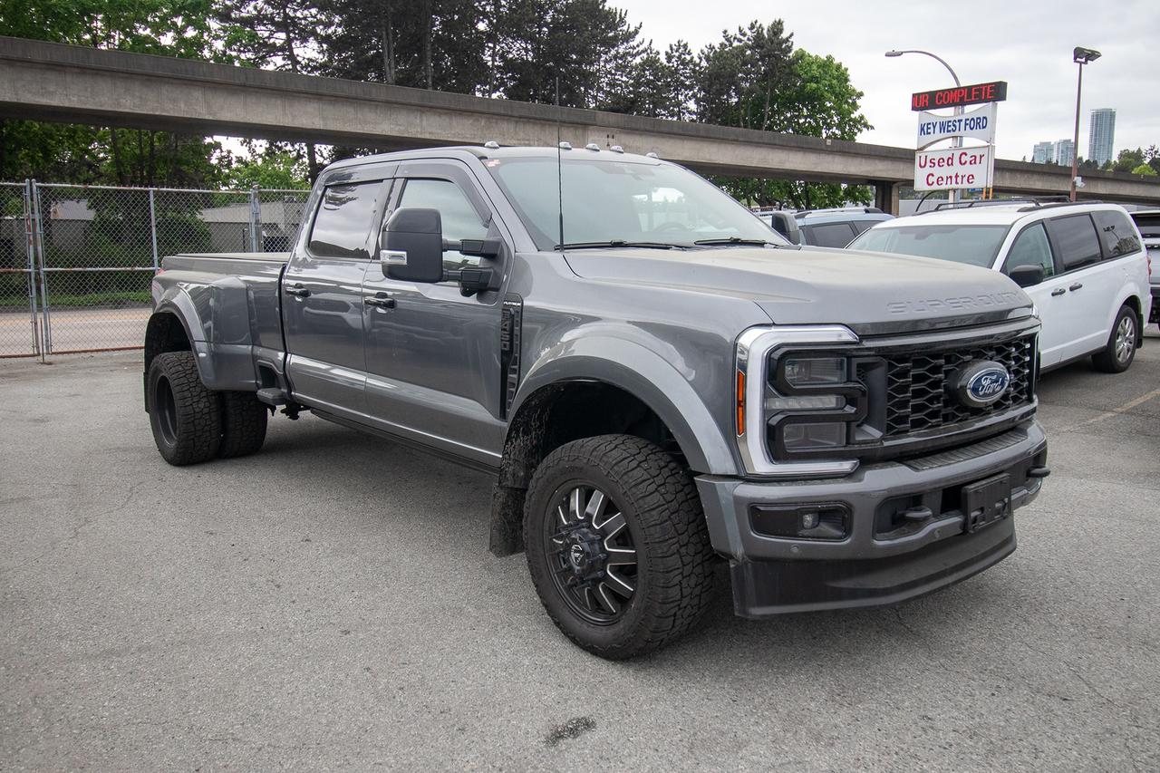 2024 Ford F-450 Platinum 4WD Crew Cab 8' Box Photo3