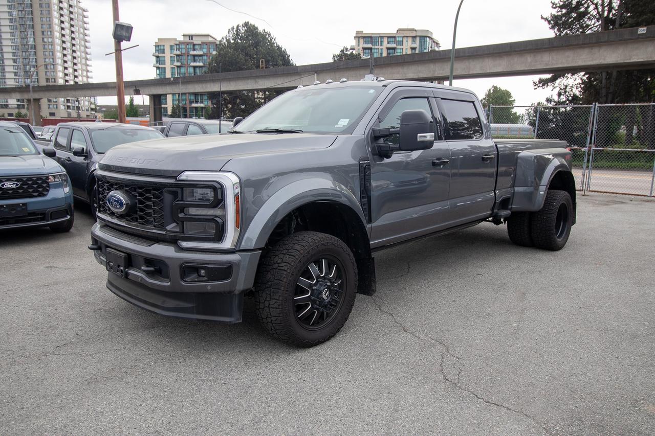 2024 Ford F-450 Platinum 4WD Crew Cab 8' Box Photo1