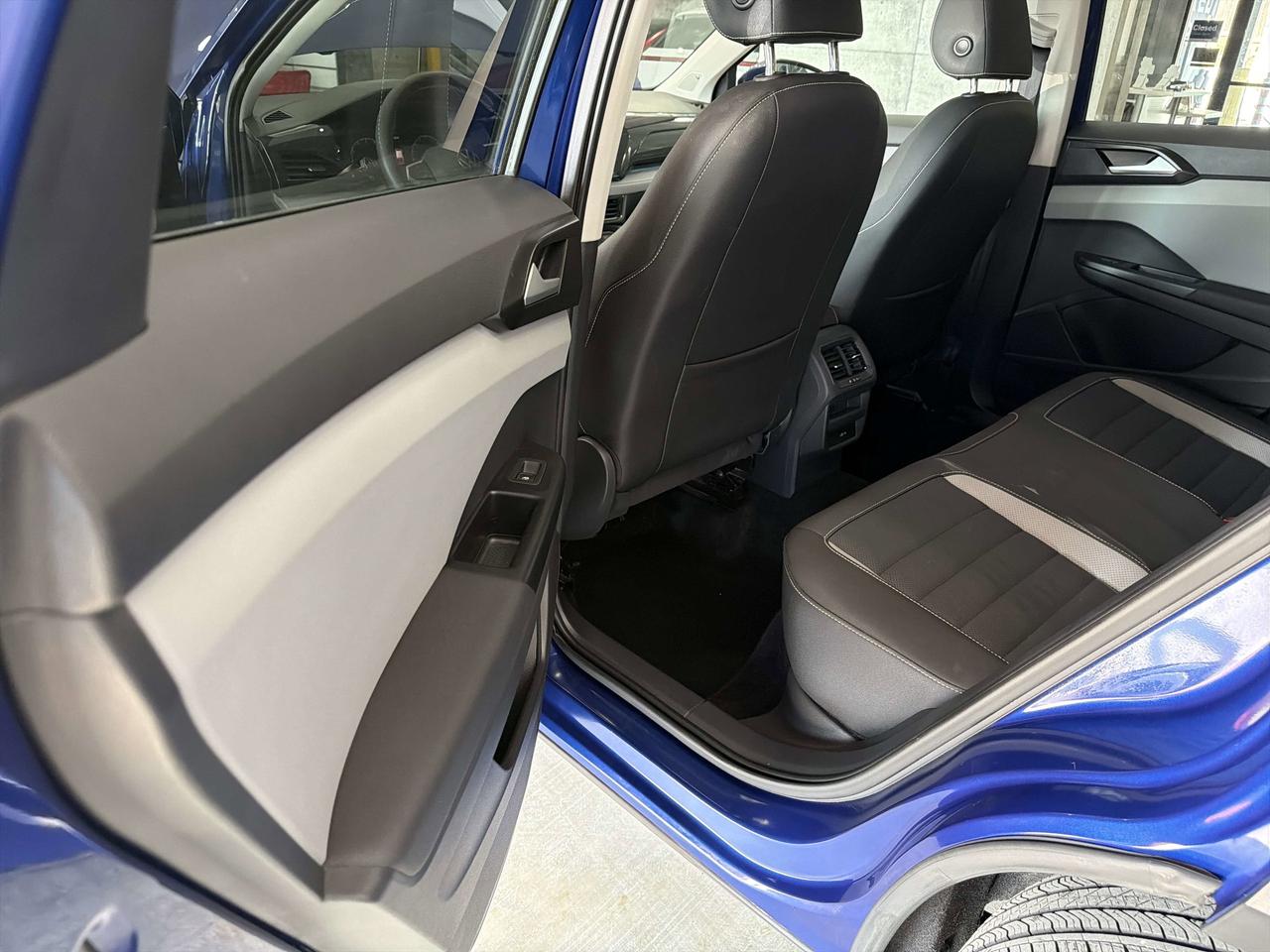 2023 Volkswagen Taos Highline Photo