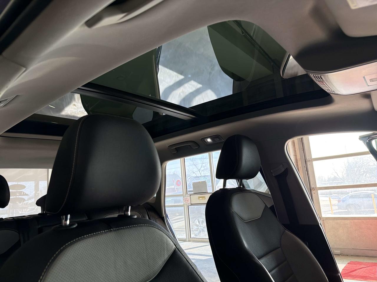 2023 Volkswagen Taos Highline Photo