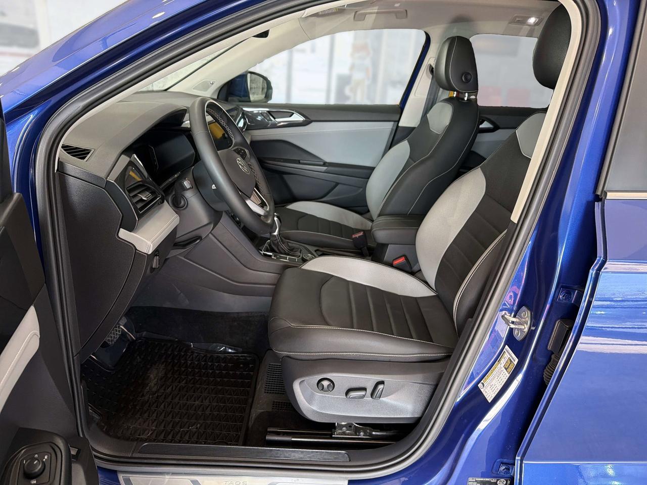 2023 Volkswagen Taos Highline Photo